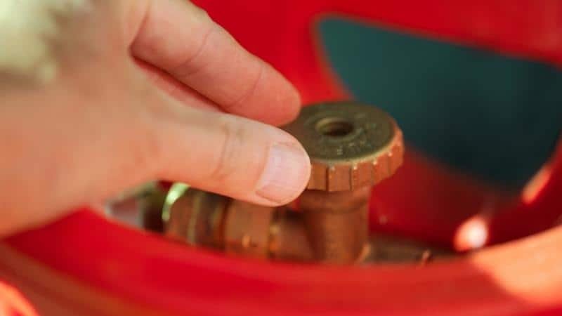 How to avoid LPG gas cylinder freezing